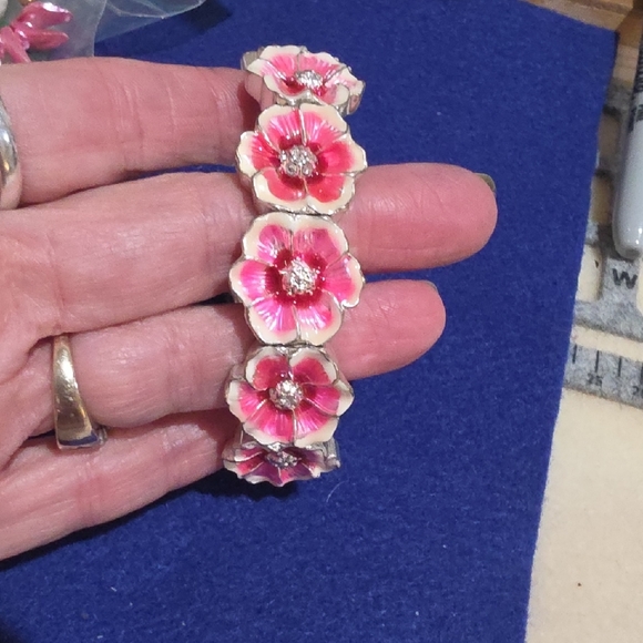 Pink and Cream Shell Layered Necklace Set for Women - Picture 5 of 6